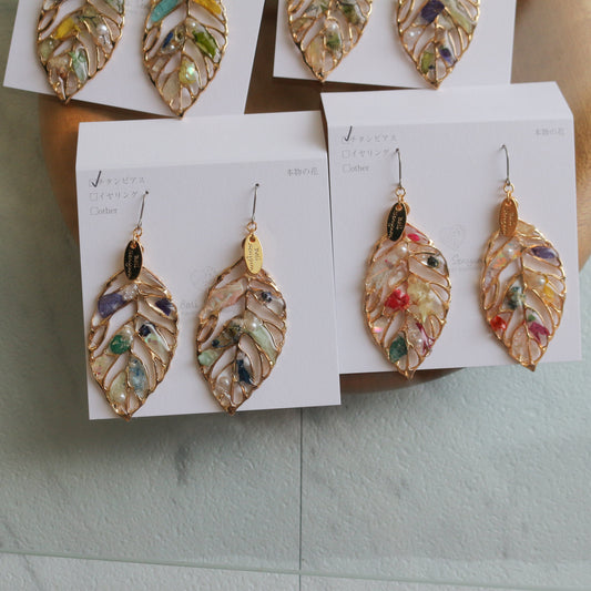 Leaf Earrings With Seasonal Flower Petals No.41