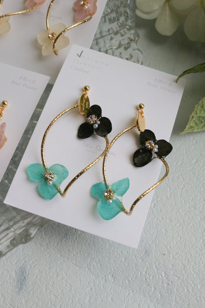 Twisted Tear-Drop Hoop Earrings with Hydrangeas No.1 ピアスorイヤリング
