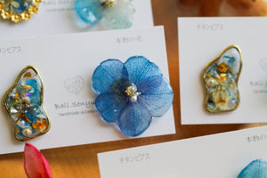 Blue Gradation Hydrangea and Flower Medallion チタンピアス　No.5