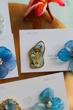 Blue Gradation Hydrangea and Flower Medallion チタンピアス　No.5