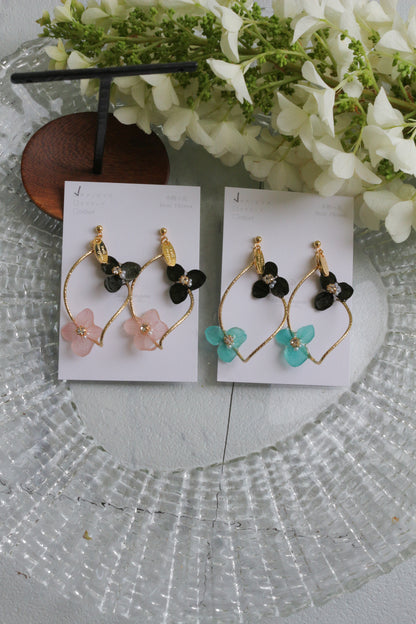 Twisted Tear-Drop Hoop Earrings with Hydrangeas No.1 ピアスorイヤリング