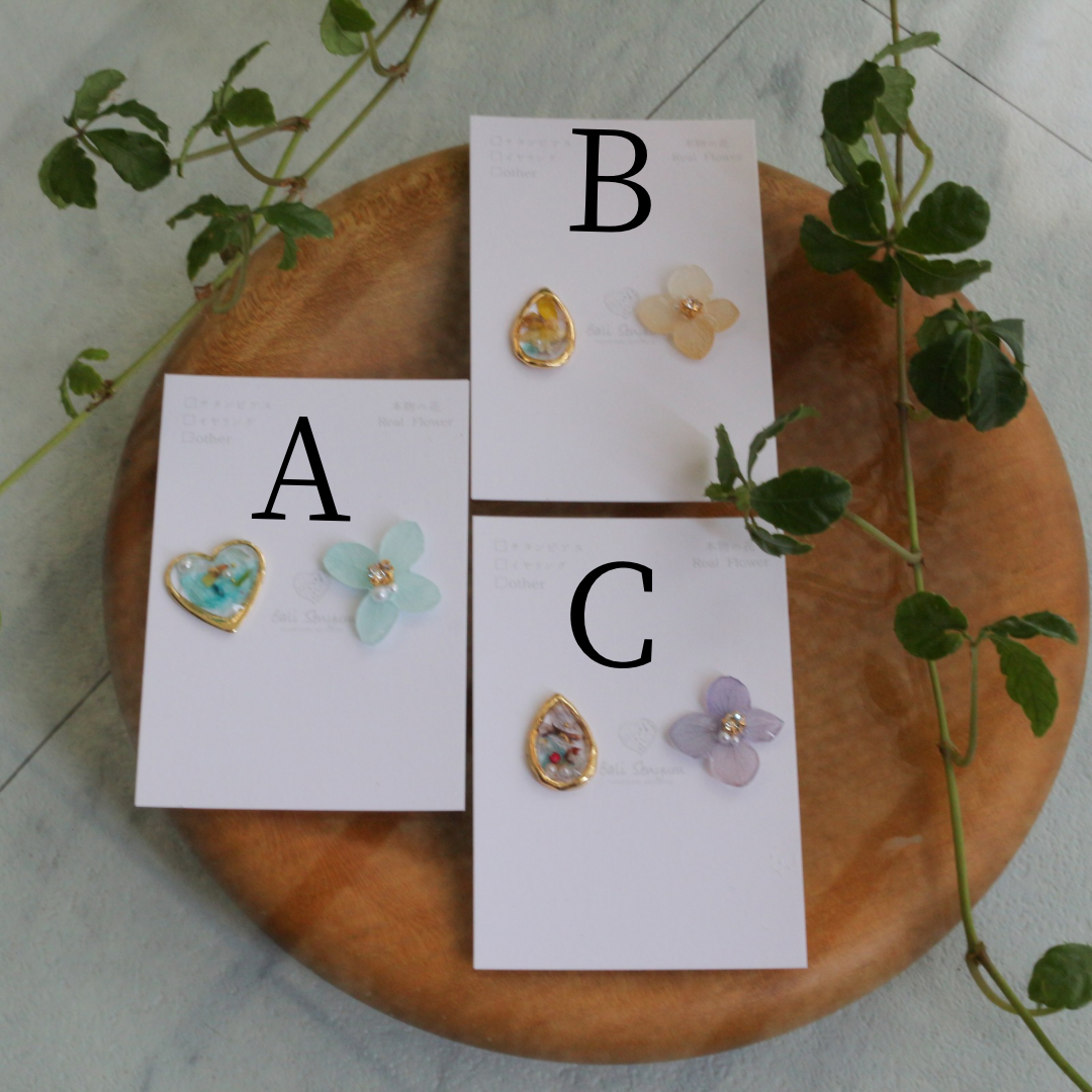 Hydrangea and Flower Medallion No.2 パーツ選べます。Clip-on or Titanium Pierce