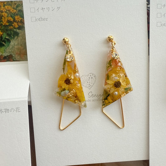 Claude Monet Sunflower Inspired Triangular Floral Earrings - ひまわり No.5