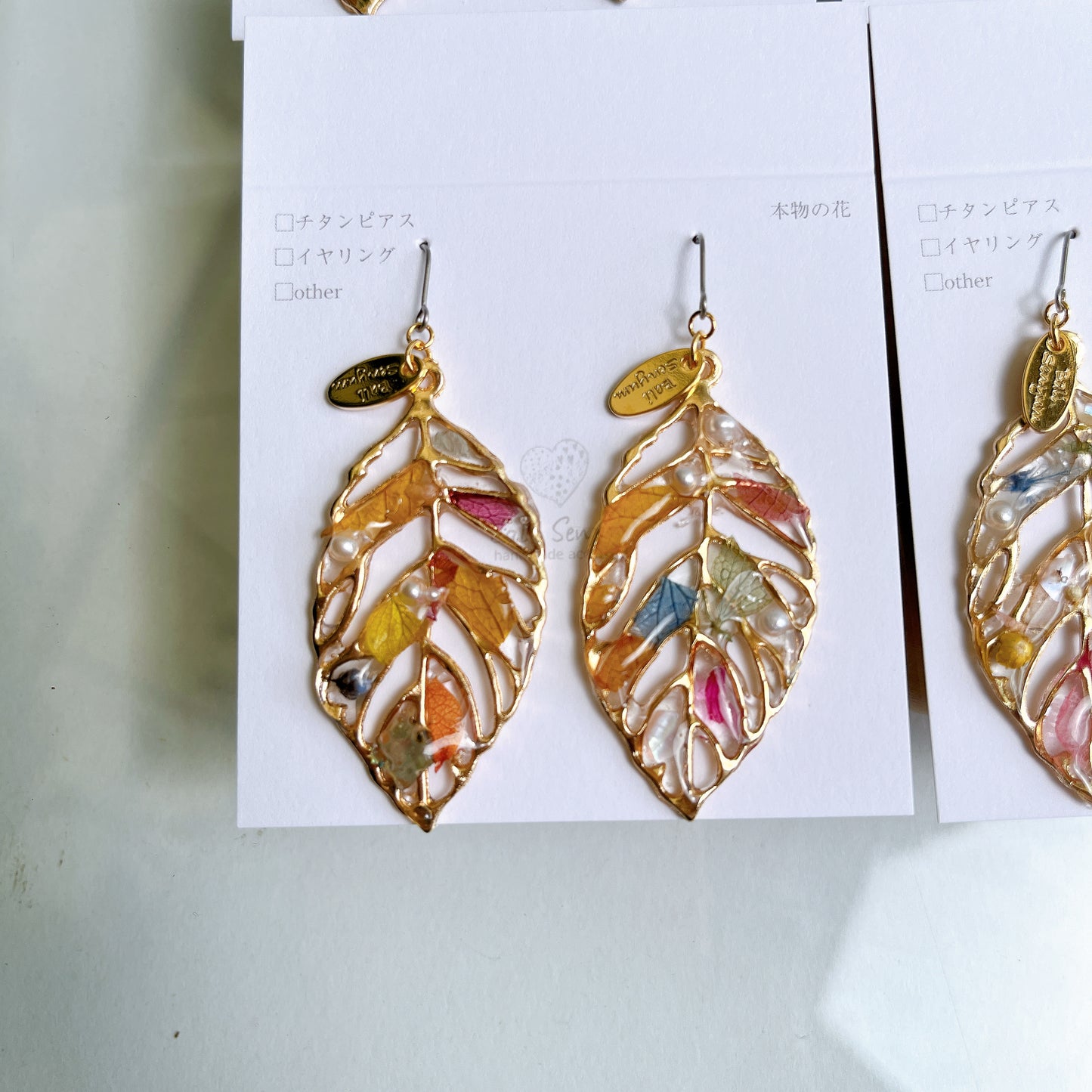 Leaf Earrings With Seasonal Flower Petals No.46 ピアスorイヤリング