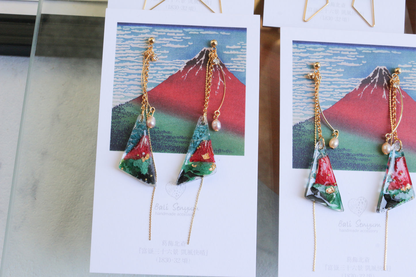 Hokusai Katsushika Inspired Triangular Floral Earrings -『富嶽三十六景』