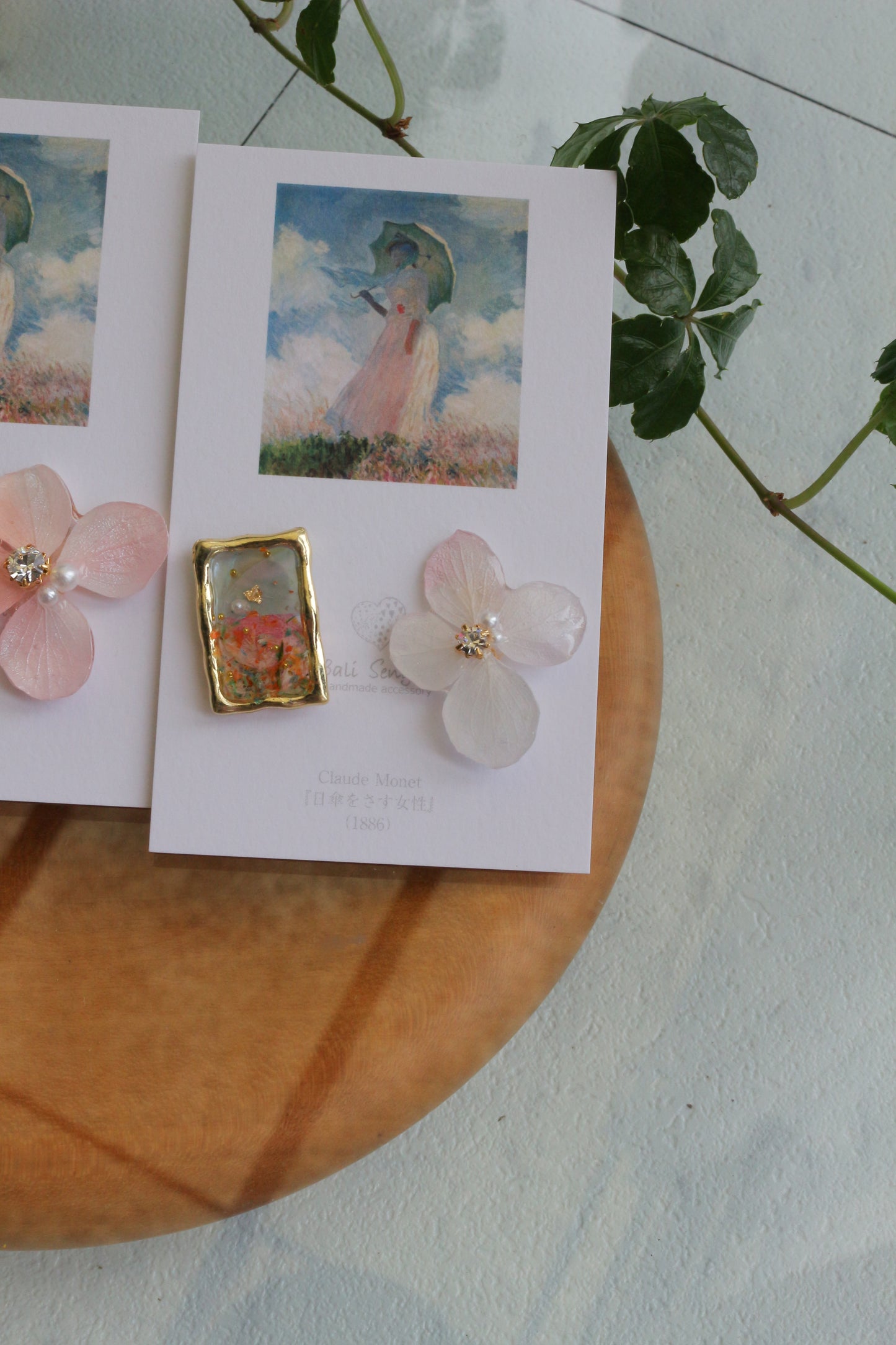 Monet Inspired Flower Earrings No.15 イヤリングClip-on 日傘をさす女性