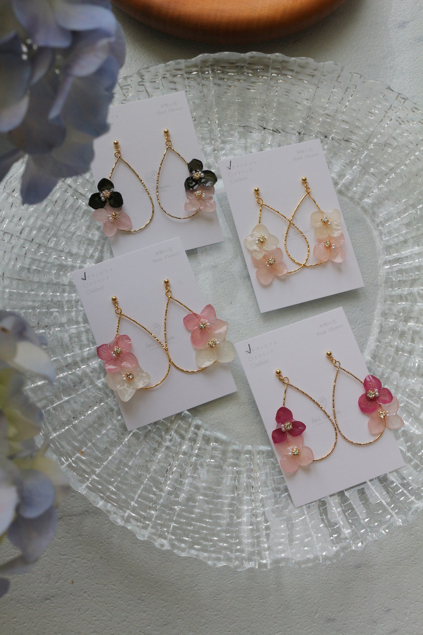 Teardrop Hoop Earrings with Hydrangeas No.22 ピアスorイヤリング
