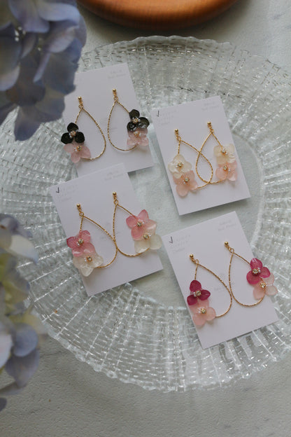 Teardrop Hoop Earrings with Hydrangeas No.22 ピアスorイヤリング