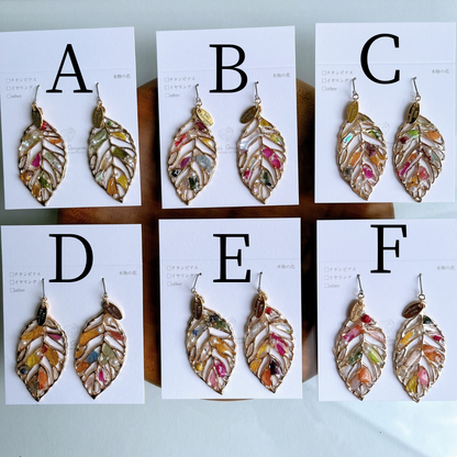 Leaf Earrings With Seasonal Flower Petals No.46 ピアスorイヤリング
