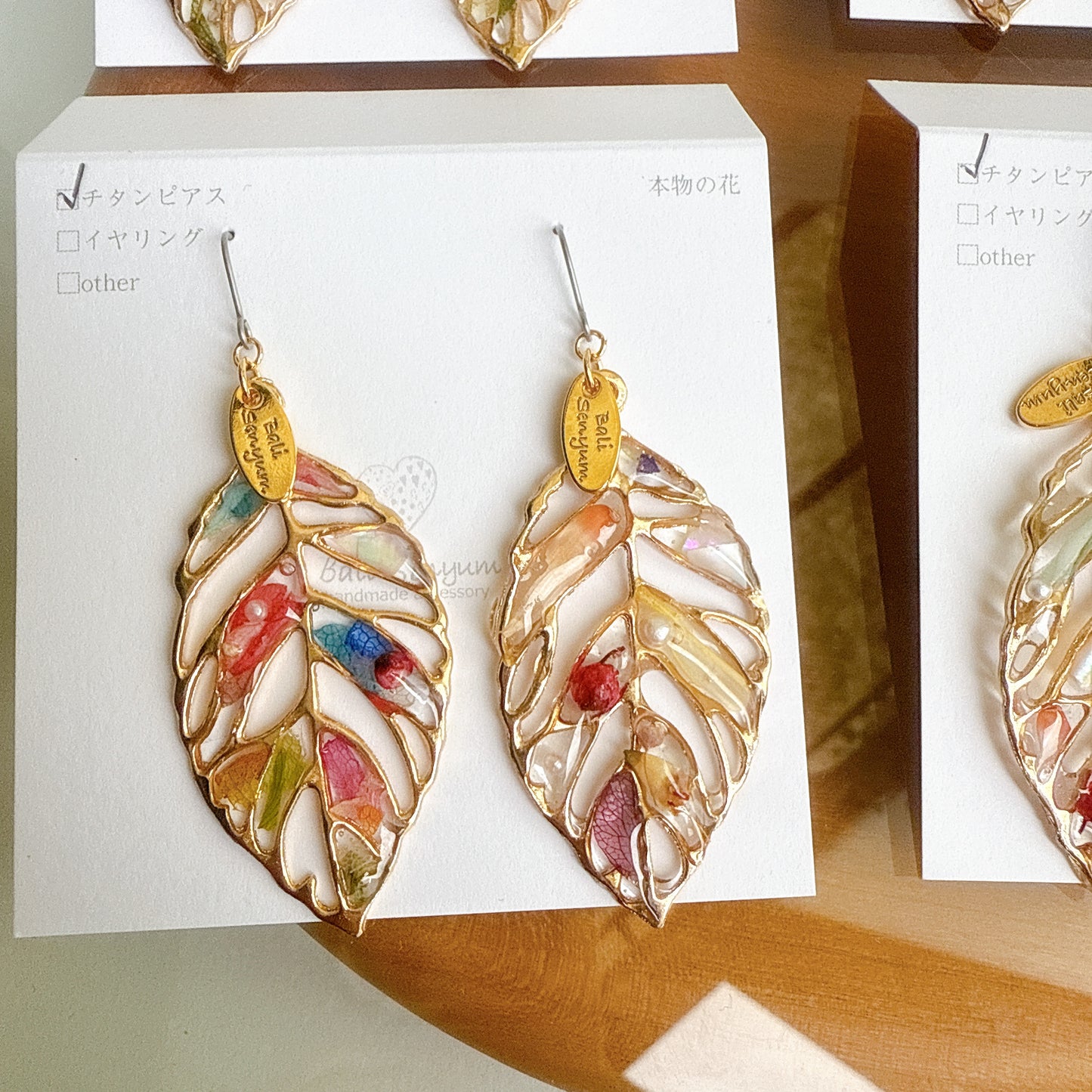 Leaf Earrings With Seasonal Flower Petals No.55 ピアスorイヤリング