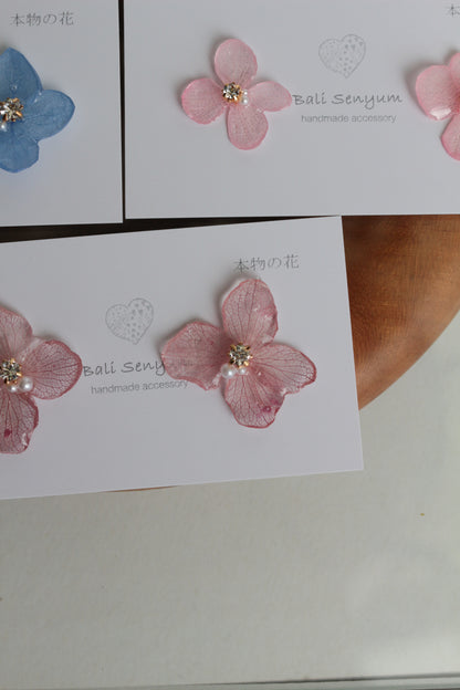 Hydrangea Petal  No.59 パーツ選べます。Clip-on or Titanium Pierce