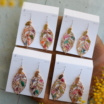 Leaf Earrings With Seasonal Flower Petals No.64 ピアスorイヤリング