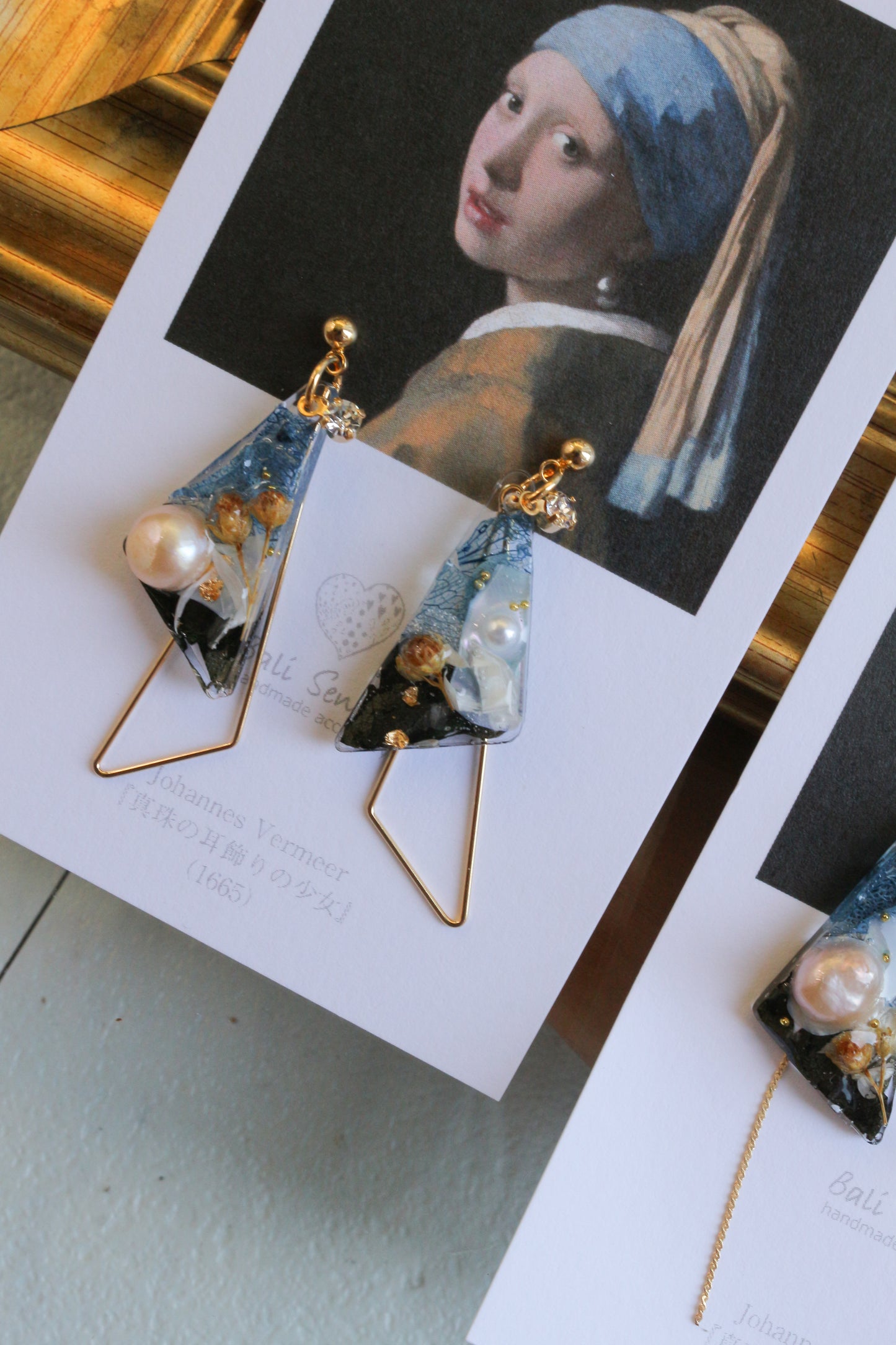 Johannes Vermeer Inspired Triangular Floral Earrings-真珠の耳飾りの少女
