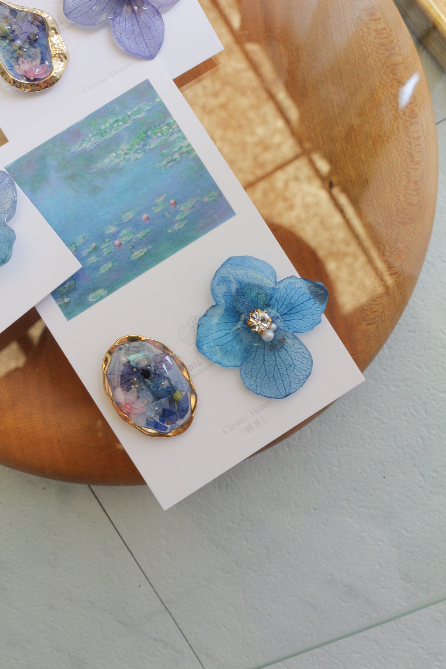 Monet's Water Lilies Inspired Flower and Medallion No.37 イヤリング Clip-on 睡蓮