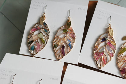 Leaf Earrings With Seasonal Flower Petals No.61 ピアスorイヤリング