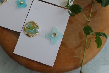 Hydrangea and Flower Medallion No.2 パーツ選べます。Clip-on or Titanium Pierce
