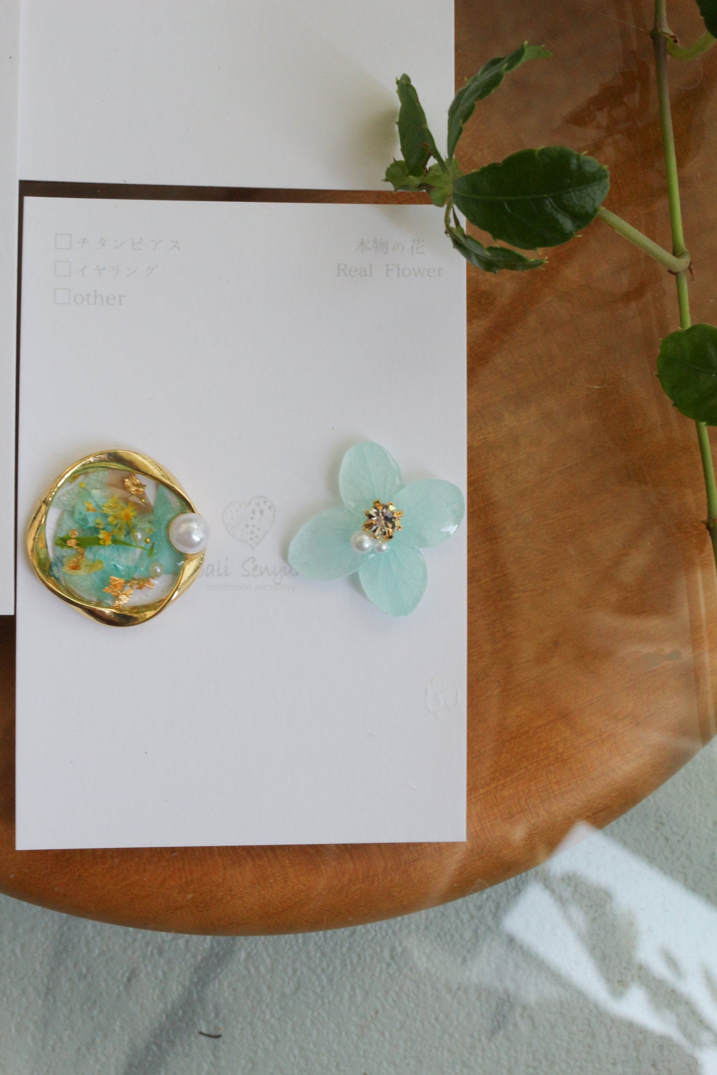 Hydrangea and Flower Medallion No.2 パーツ選べます。Clip-on or Titanium Pierce