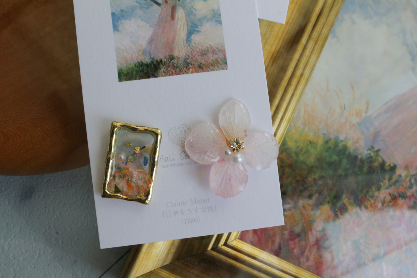 Monet Inspired Flower Earrings No.14 ピアスTitanium Pierce 日傘をさす女性
