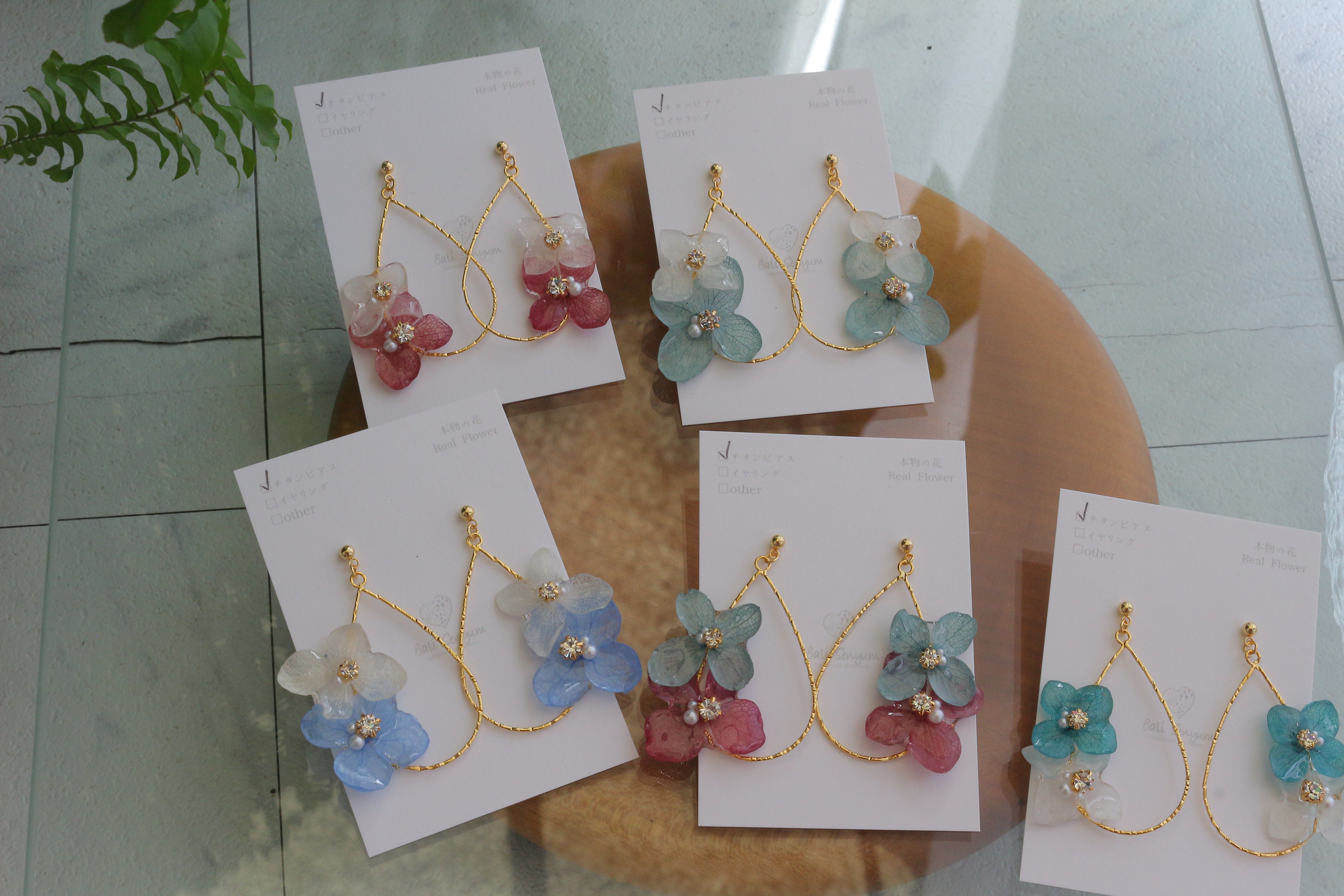 Teardrop Hoop Earrings with Hydrangeas No.24 ピアスorイヤリング