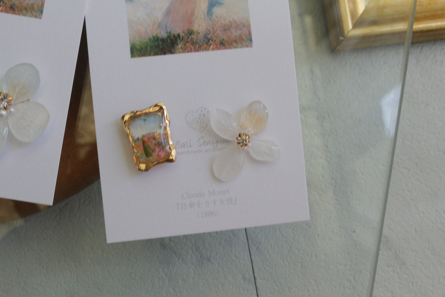 Monet Inspired Flower Earrings No.19 ピアスTitanium Pierce 日傘をさす女性