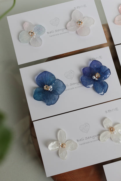Hydrangea Petal  No.60 パーツ選べます。Clip-on or Titanium Pierce