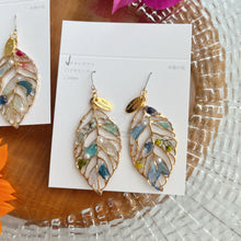 Leaf Earrings With Seasonal Flower Petals No.31