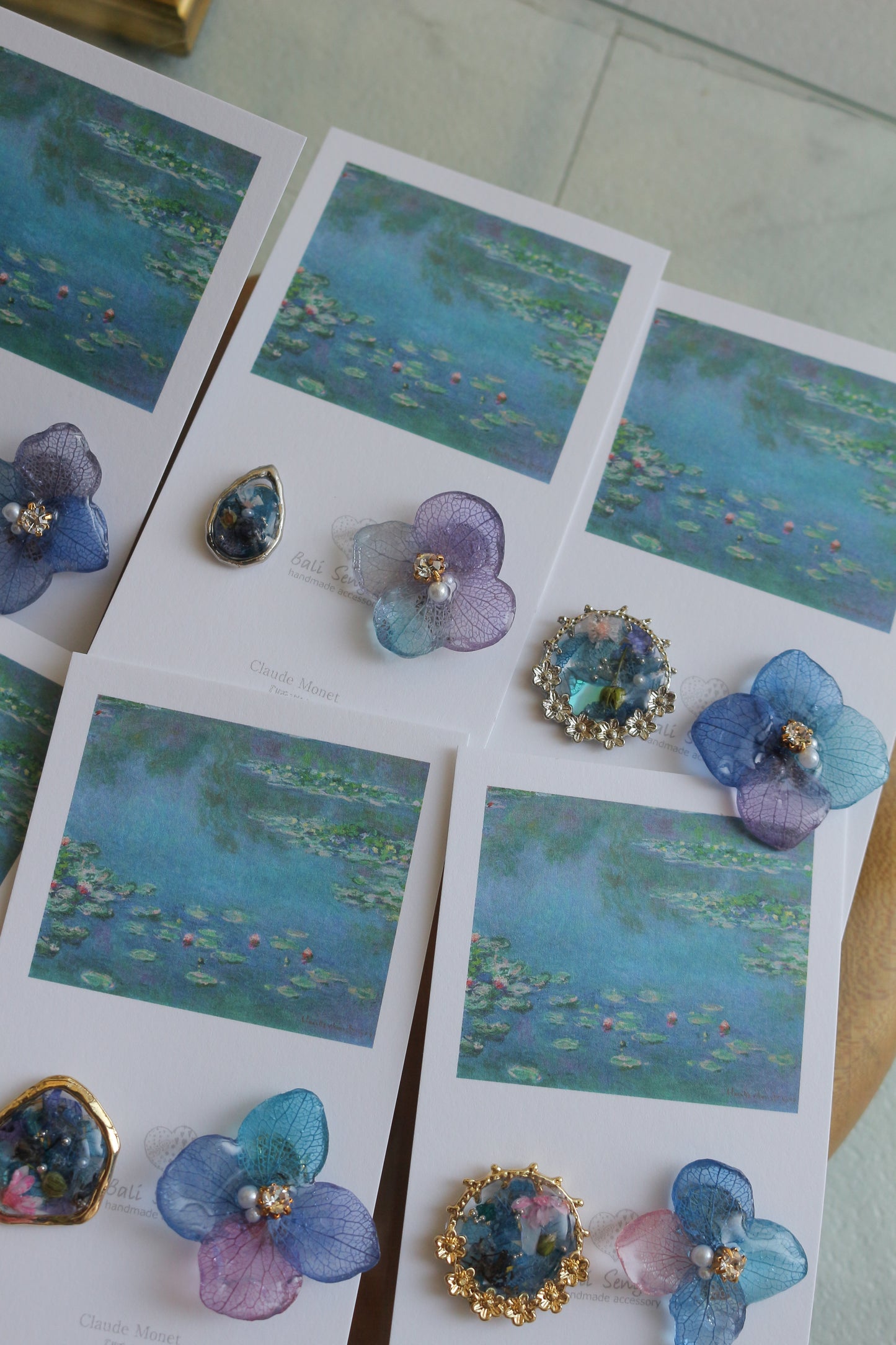 Monet's Water Lilies Inspired Flower and Medallion No.13イヤリング Clip-on 睡蓮