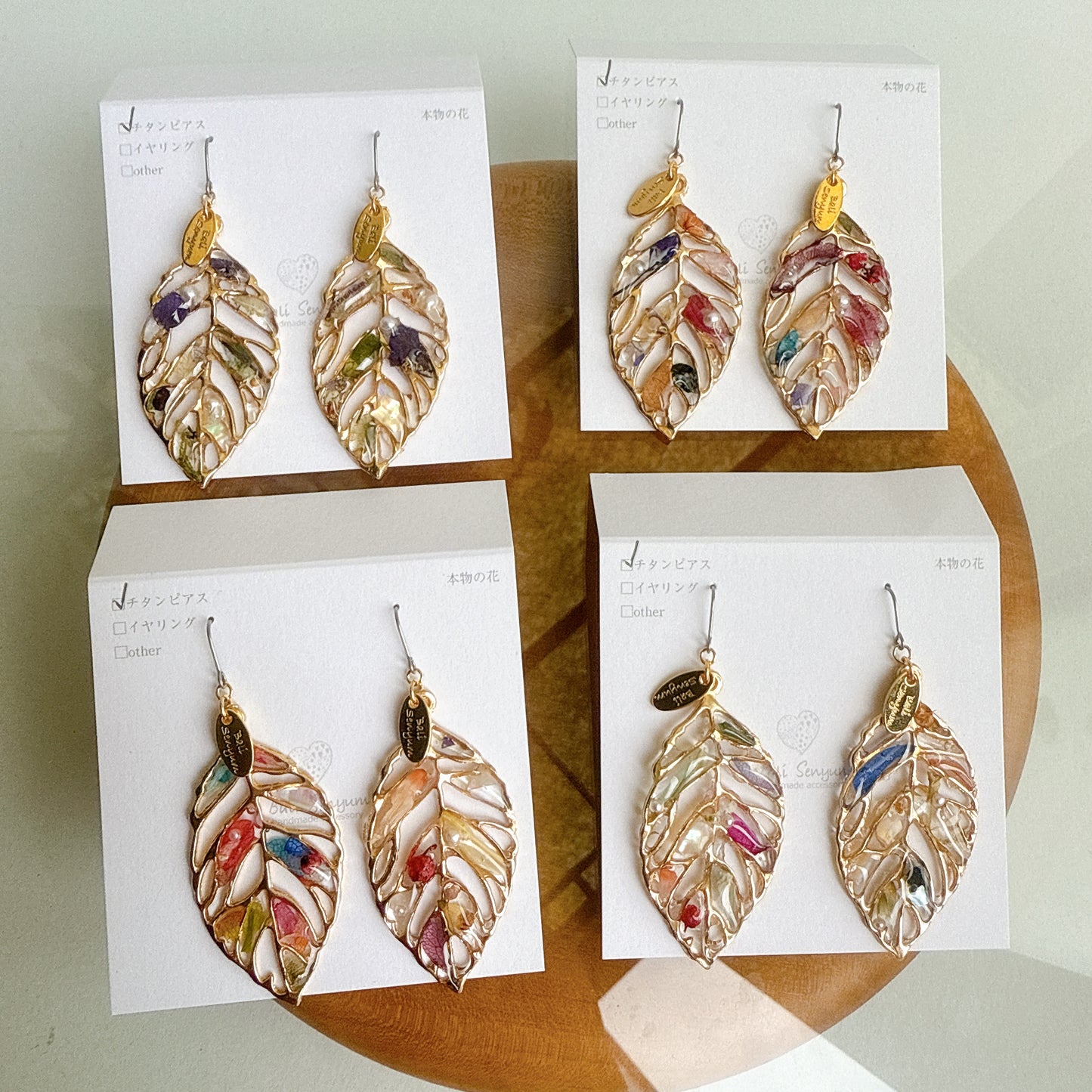Leaf Earrings With Seasonal Flower Petals No.55 ピアスorイヤリング