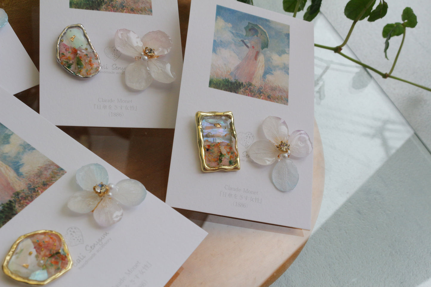 Monet Inspired Flower Earrings No.16 ピアスTitanium Pierce 日傘をさす女性