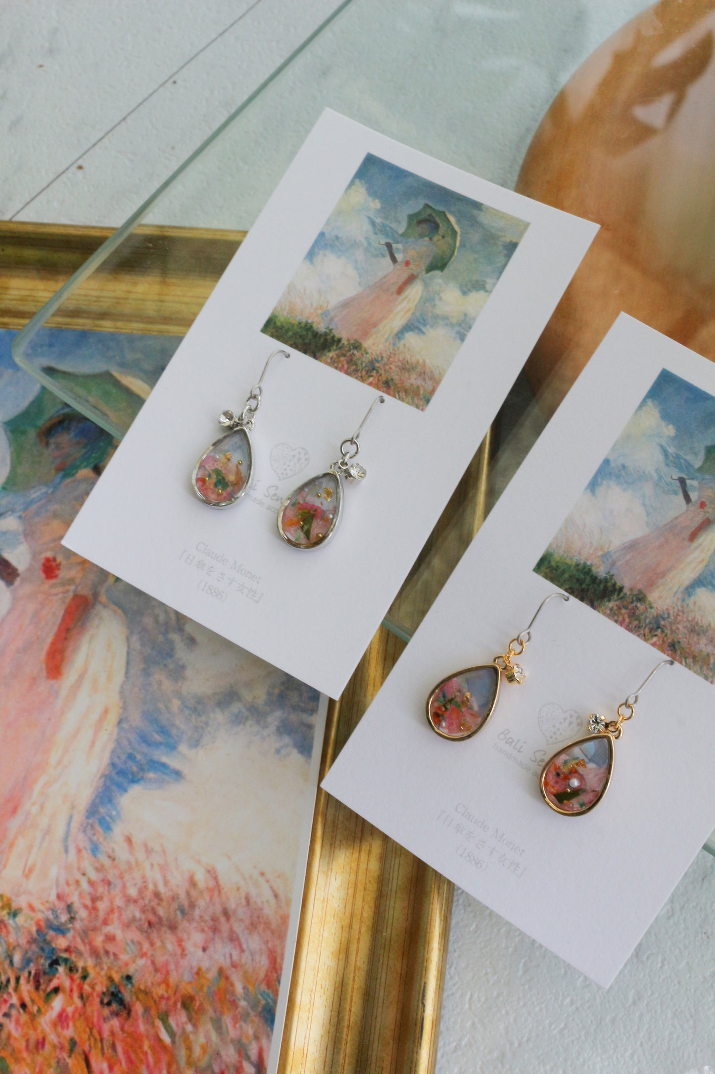 Claude Monet Inspired Dangling -No.1 散歩　日傘をさす女性