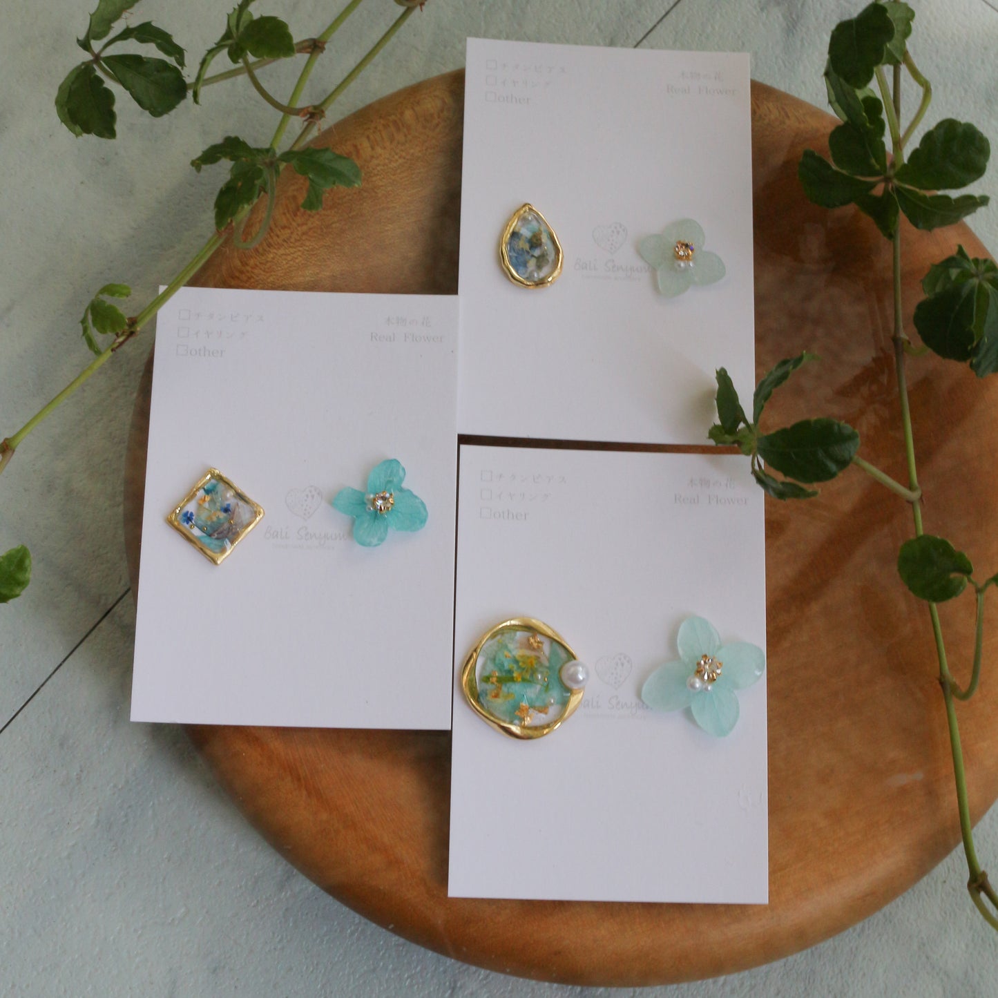 Hydrangea and Flower Medallion No.2 パーツ選べます。Clip-on or Titanium Pierce