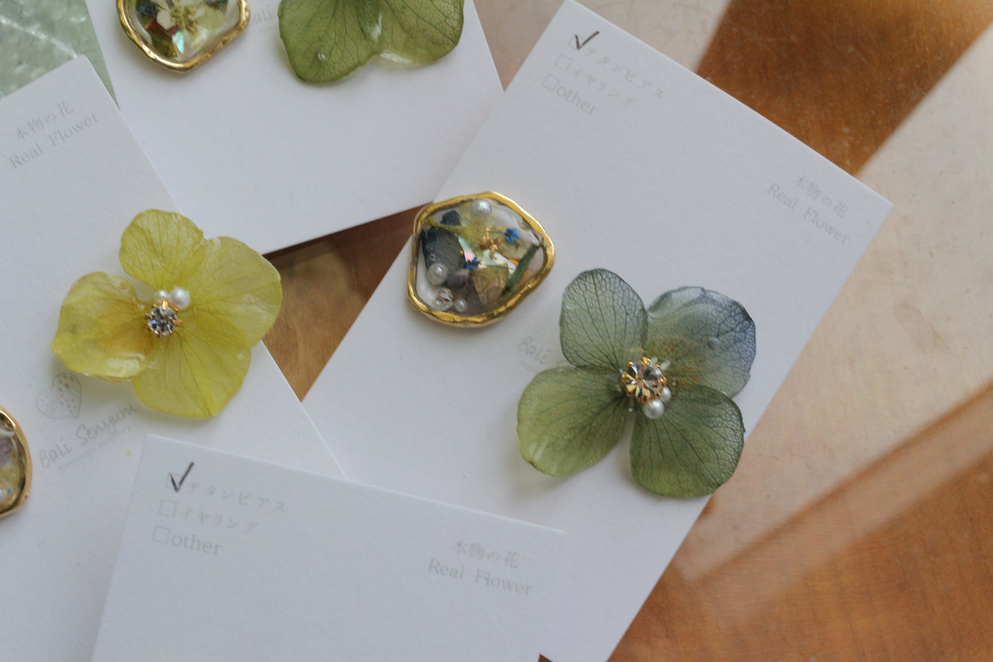 Hydrangea and Flower Medallion チタンピアス Titanium Pierce Earring No.17