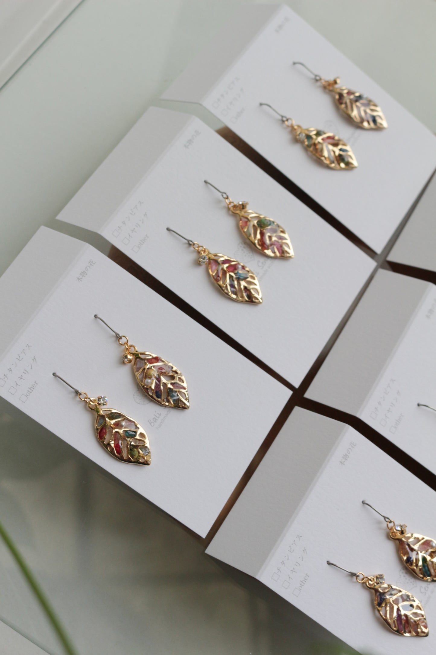 Small Leaf Earrings With Seasonal Flower Petals No.6 ピアス or イヤリング