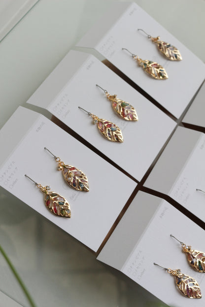 Small Leaf Earrings With Seasonal Flower Petals No.6 ピアス or イヤリング