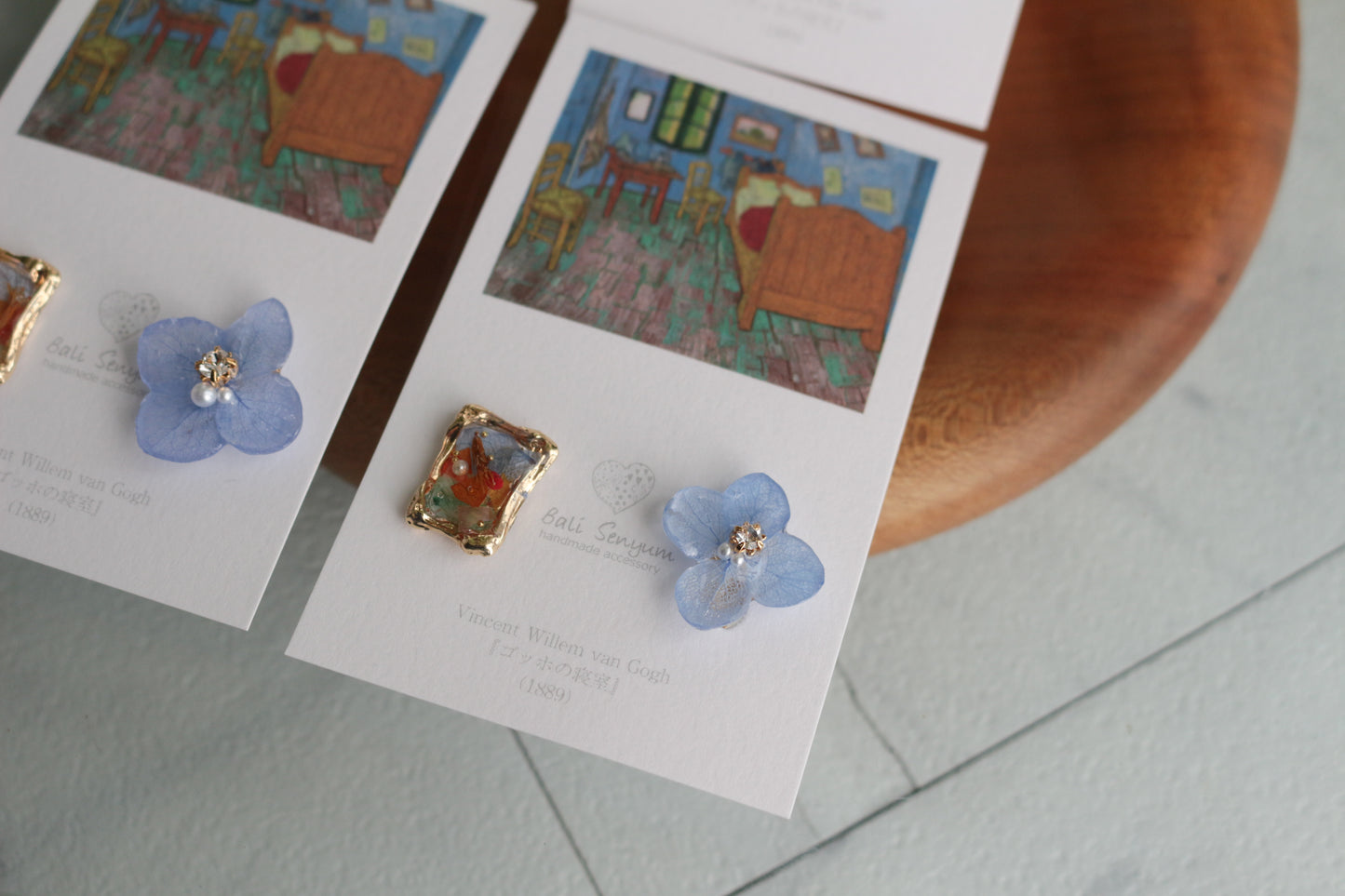 Gogh Inspired Flower and Medallion No.1イヤリング Clip-on ゴッホの寝室