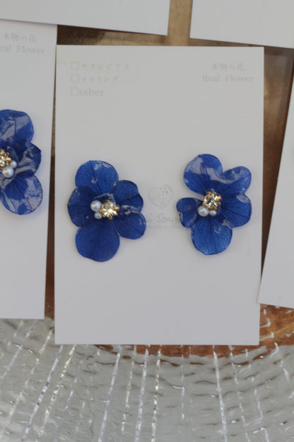 Hydrangea Petal  No.65 パーツ選べます。Clip-on or Titanium Pierce
