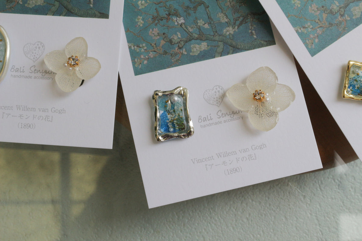 Gogh Inspired Flower and Medallion No.2 イヤリング Clip-on アーモンドの花