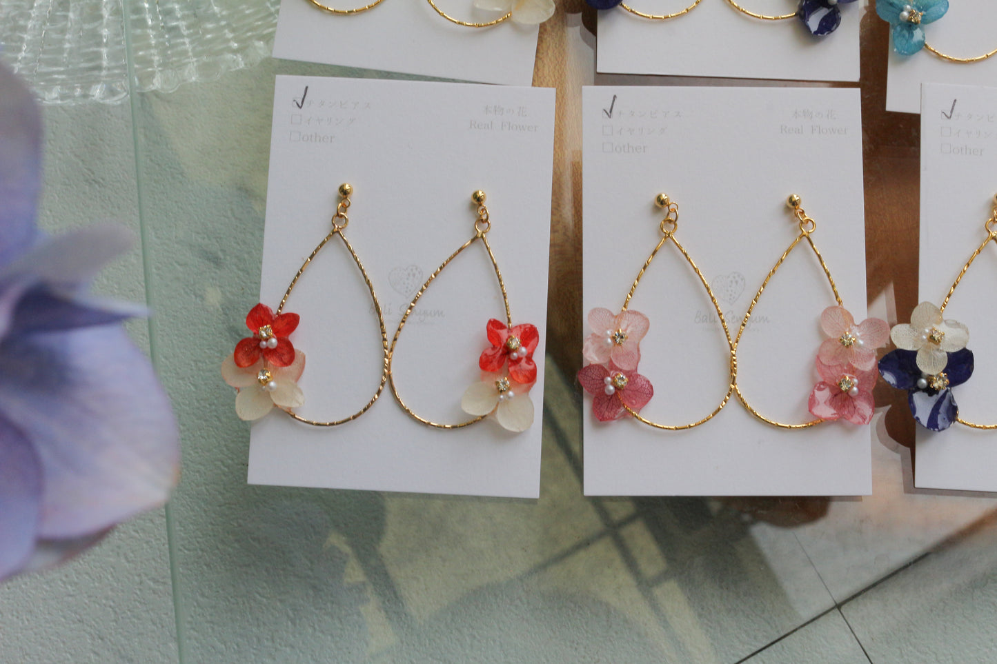 Teardrop Hoop Earrings with Hydrangeas No.23 ピアスorイヤリング