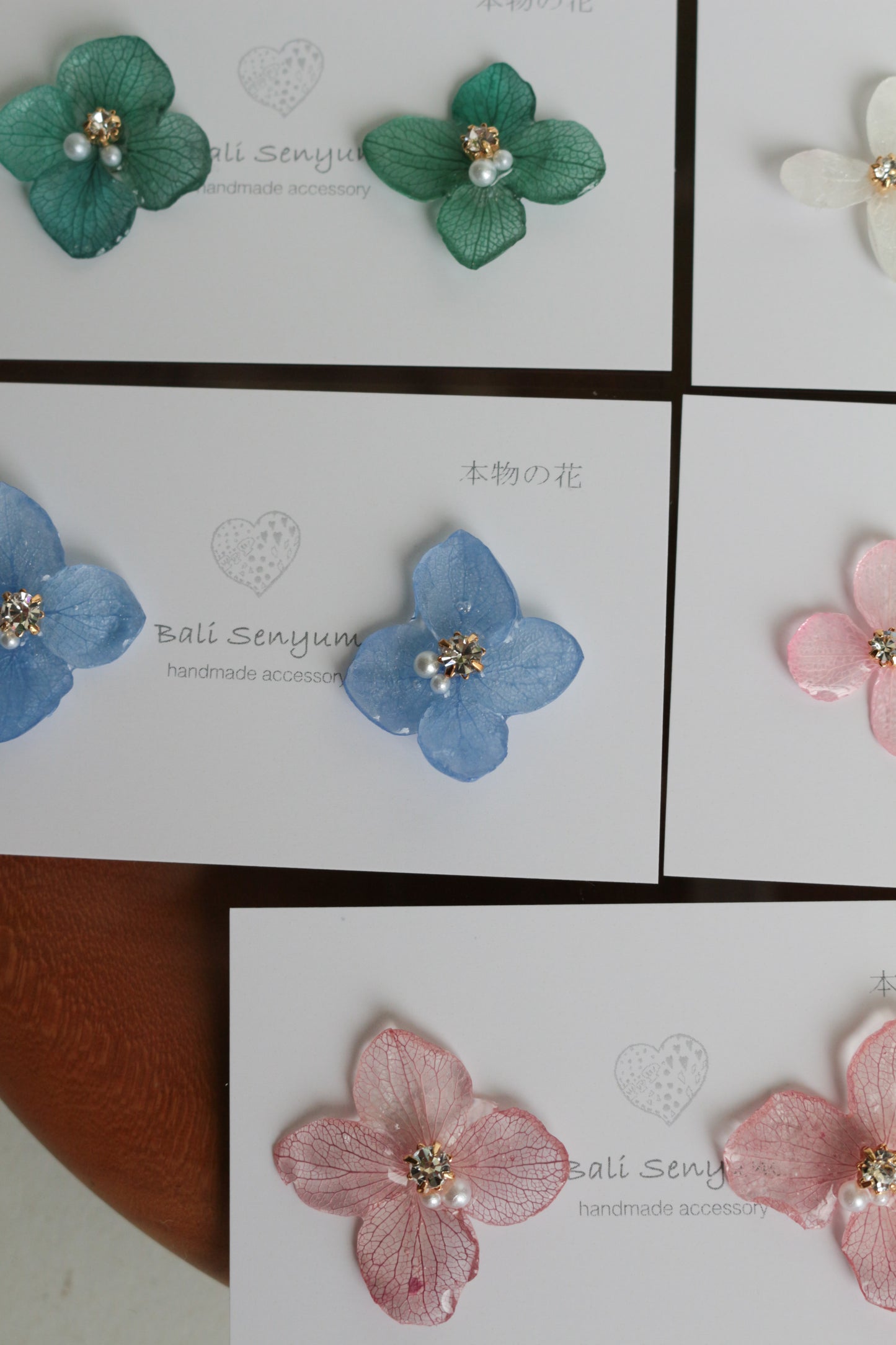 Hydrangea Petal  No.59 パーツ選べます。Clip-on or Titanium Pierce