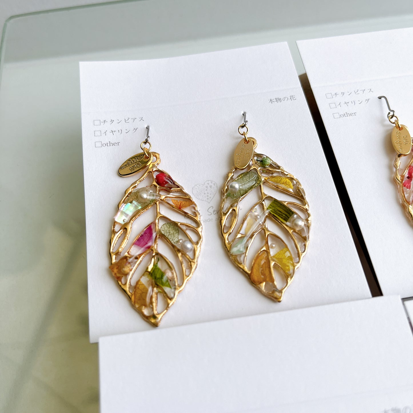 Leaf Earrings With Seasonal Flower Petals No.46 ピアスorイヤリング