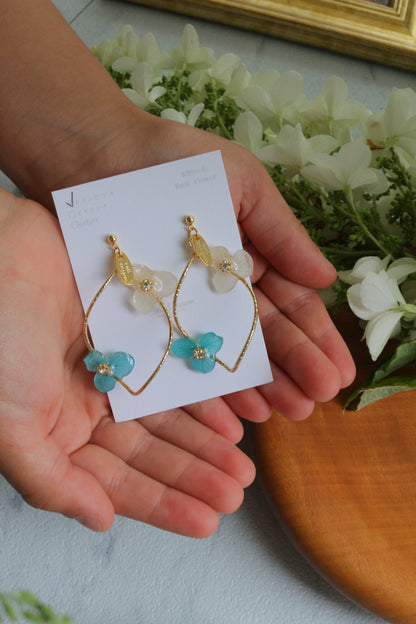 Twisted Tear-Drop Hoop Earrings with Hydrangeas No.1 ピアスorイヤリング