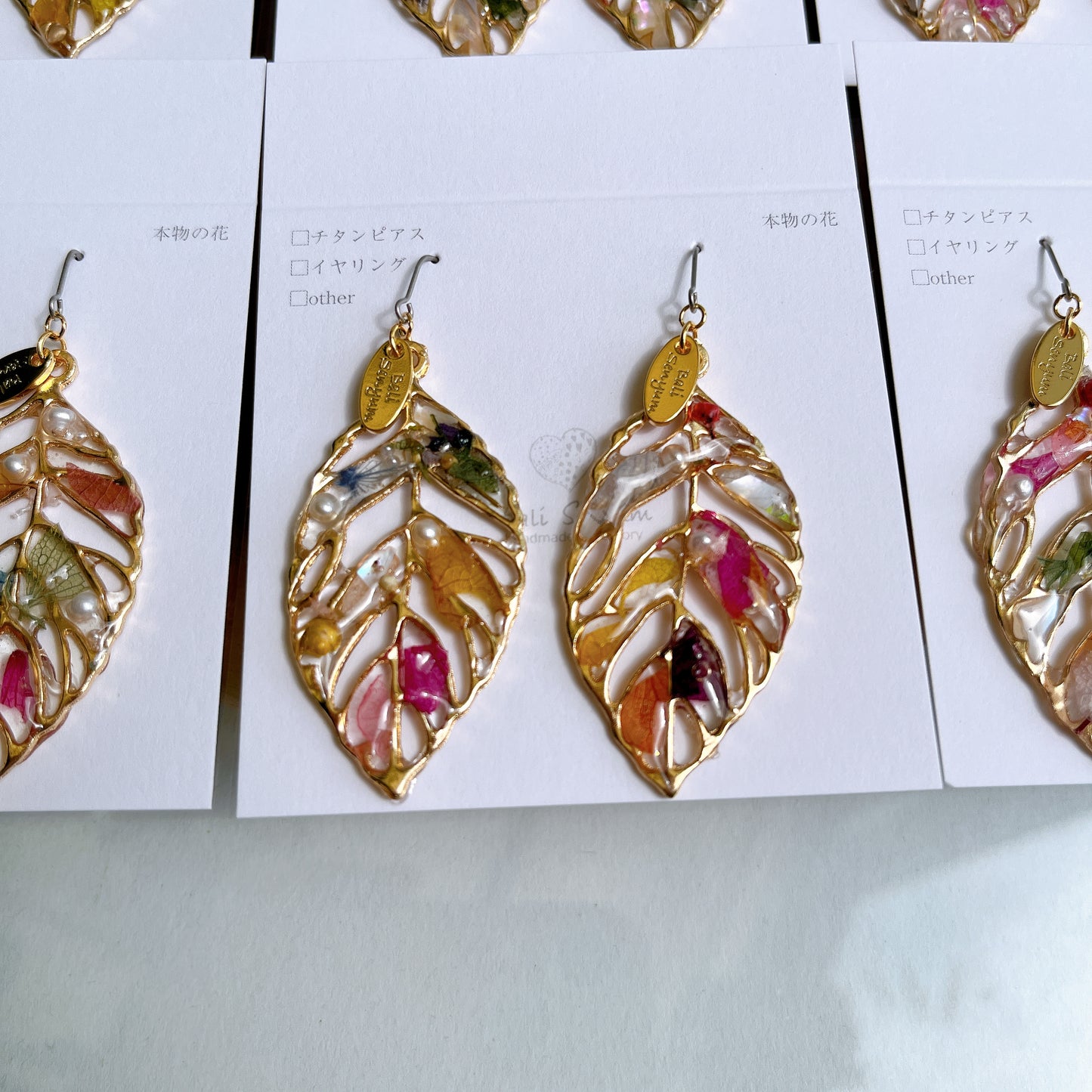 Leaf Earrings With Seasonal Flower Petals No.46 ピアスorイヤリング