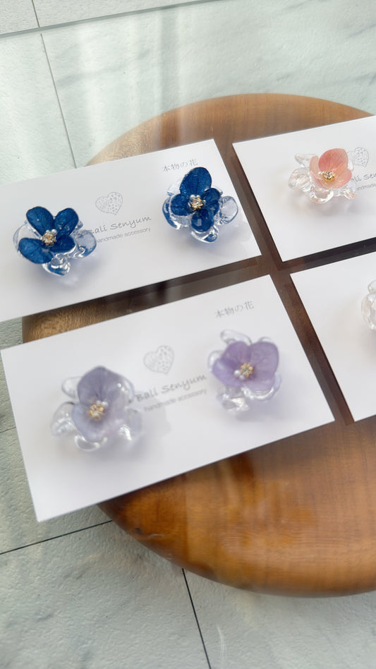 Clear Petals & Flower No.14パーツ選べます。Clip-on or Titanium Pierce