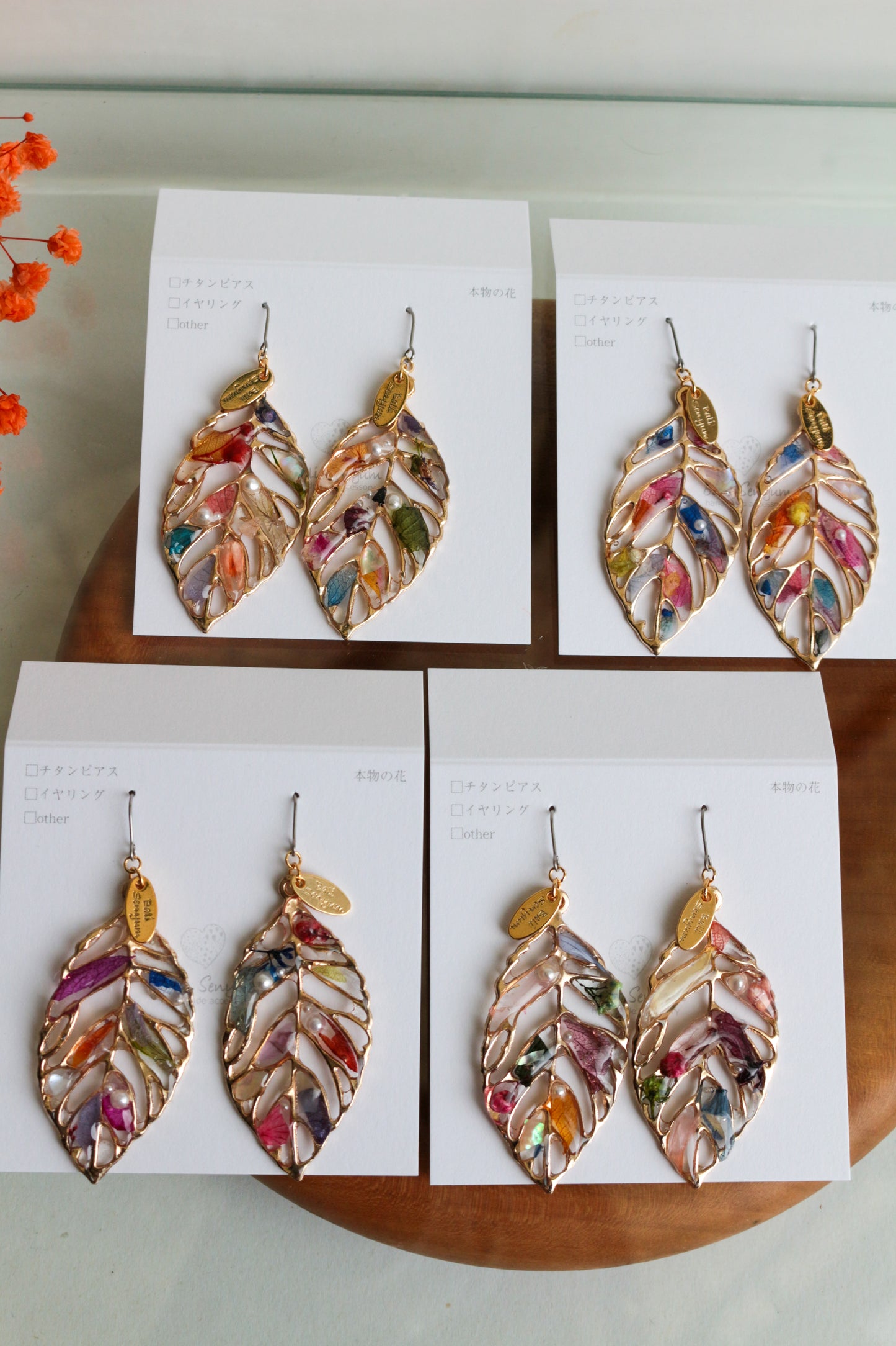 Leaf Earrings With Seasonal Flower Petals No.57 ピアスorイヤリング