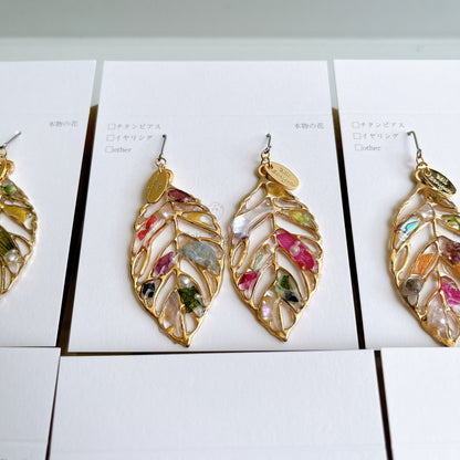 Leaf Earrings With Seasonal Flower Petals No.46 ピアスorイヤリング