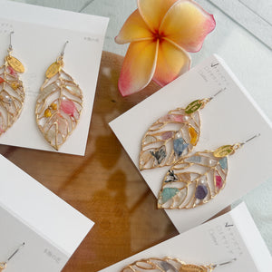 Leaf Earrings With Seasonal Flower Petals No.26