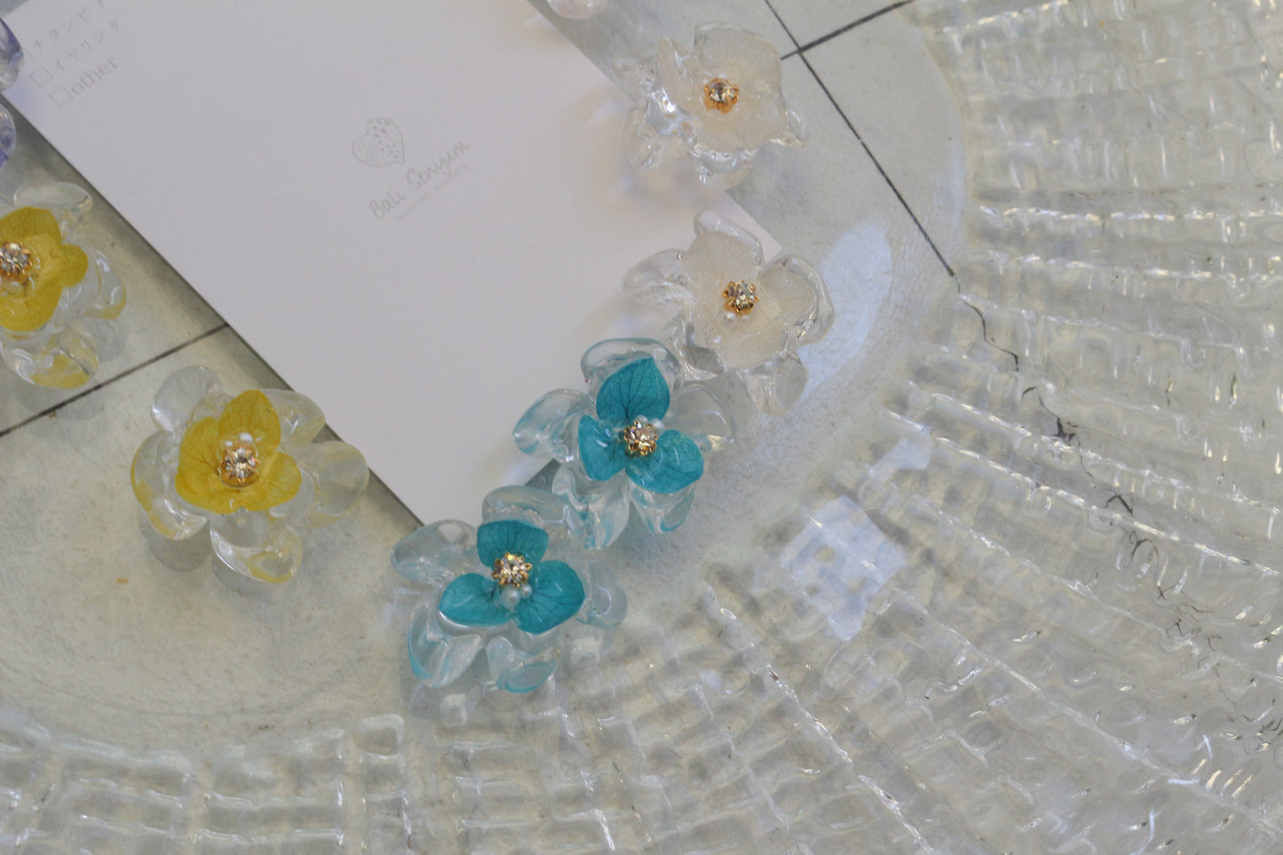 Clear Petals & Flower No.1 パーツ選べます。ピアス  or イヤリング