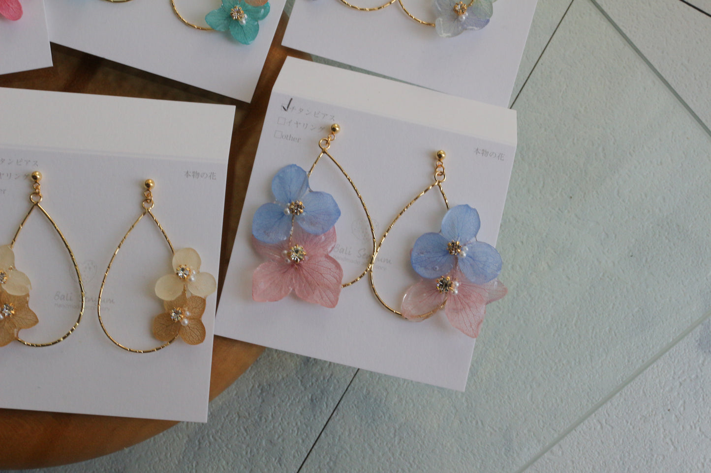 Teardrop Hoop Earrings with Hydrangeas No.20 ピアスorイヤリング