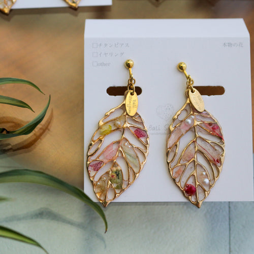 Leaf Earrings With Seasonal Flower Petals No.29