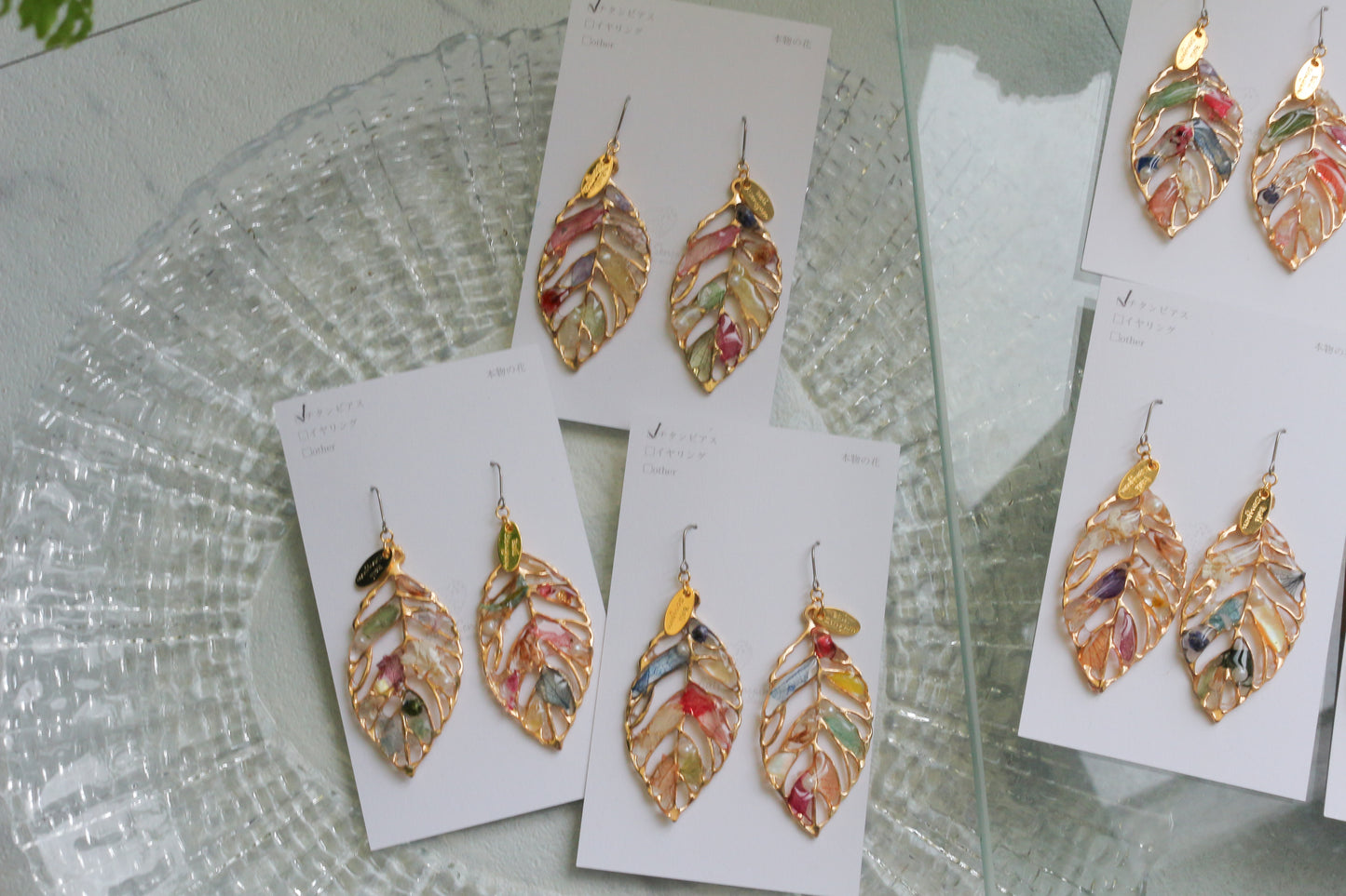Leaf Earrings With Seasonal Flower Petals No.68    ピアスorイヤリング